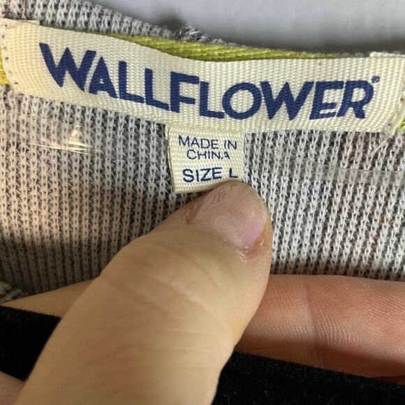 Wallflower, Size Large, Gray Chevron Lightweight Hoodie, V-Neck, Pullover, Soft - Picture 3 of 6